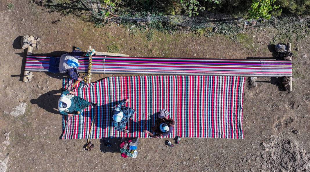 Diyarbakır’da asırlık yöntemle kilim dokuyor 7